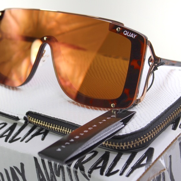 Quay NWT Hold For Applause Tortoiseshell Gold Oversized Sunnies with Case - Picture 13 of 13